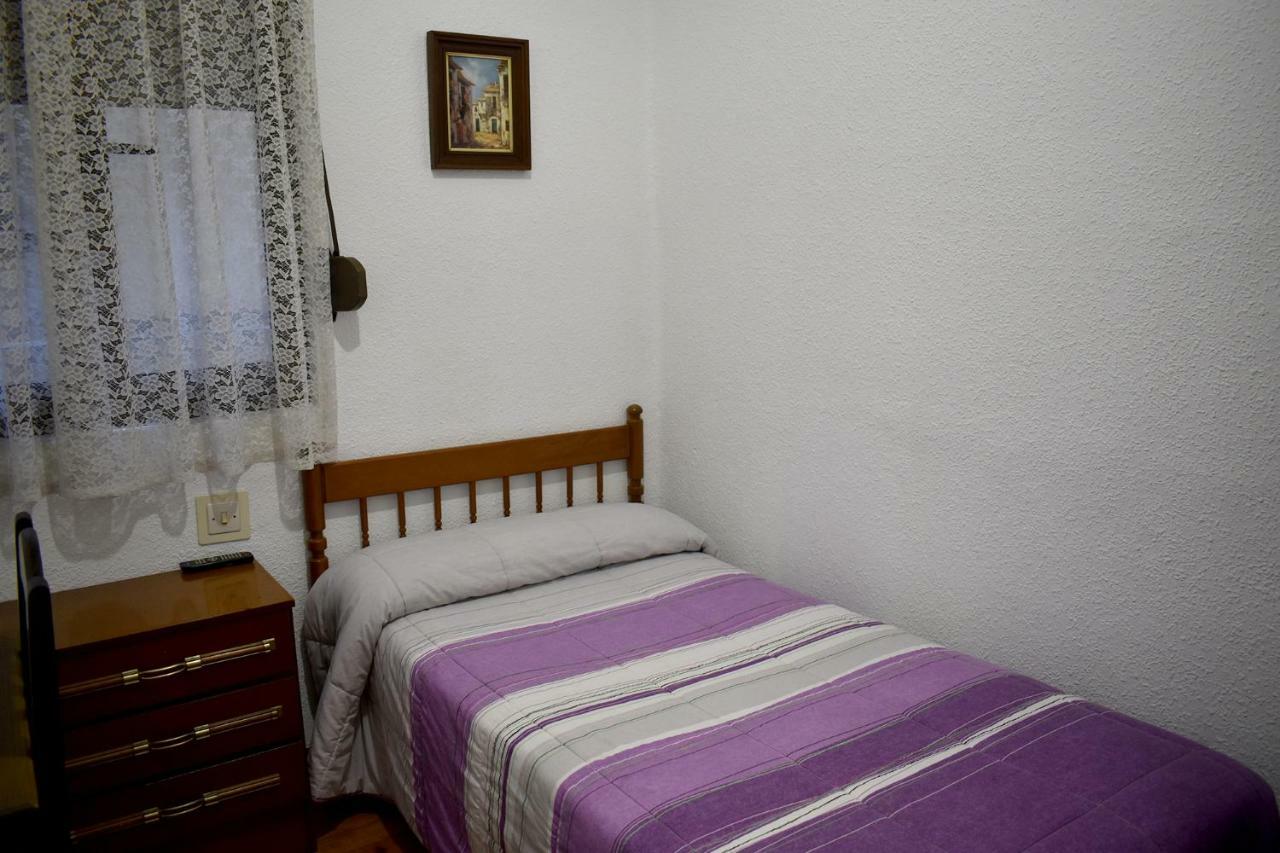 Готель Hostal Oviedo Леон Екстер'єр фото