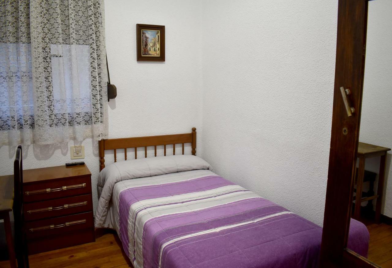 Готель Hostal Oviedo Леон Екстер'єр фото