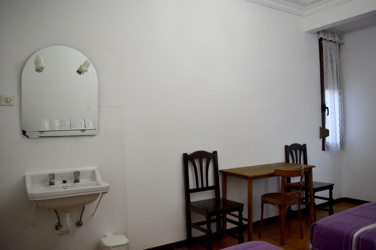 Готель Hostal Oviedo Леон Екстер'єр фото