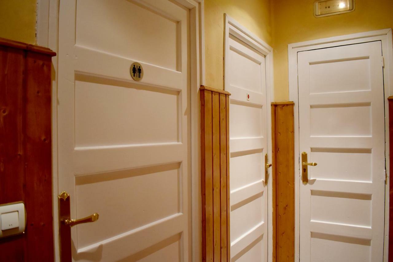 Готель Hostal Oviedo Леон Екстер'єр фото