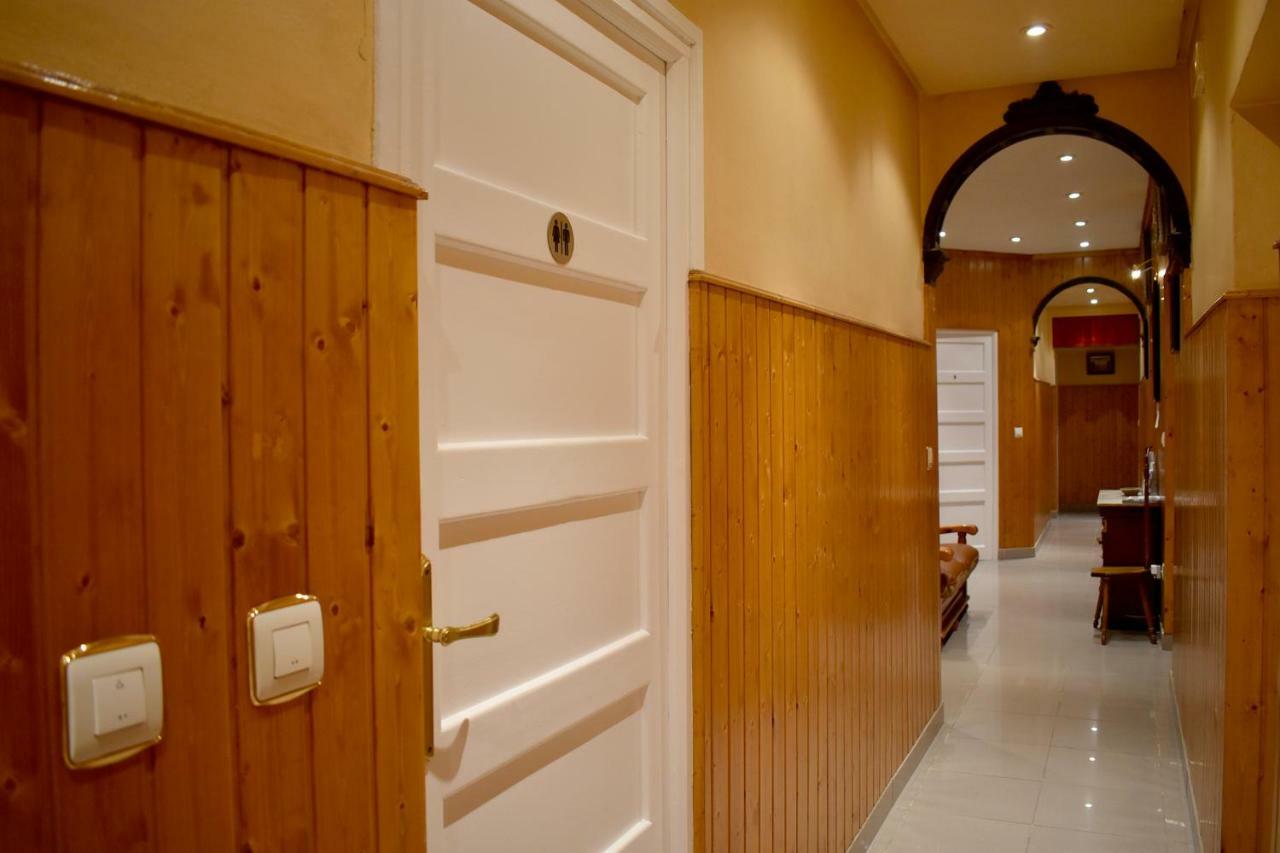 Готель Hostal Oviedo Леон Екстер'єр фото