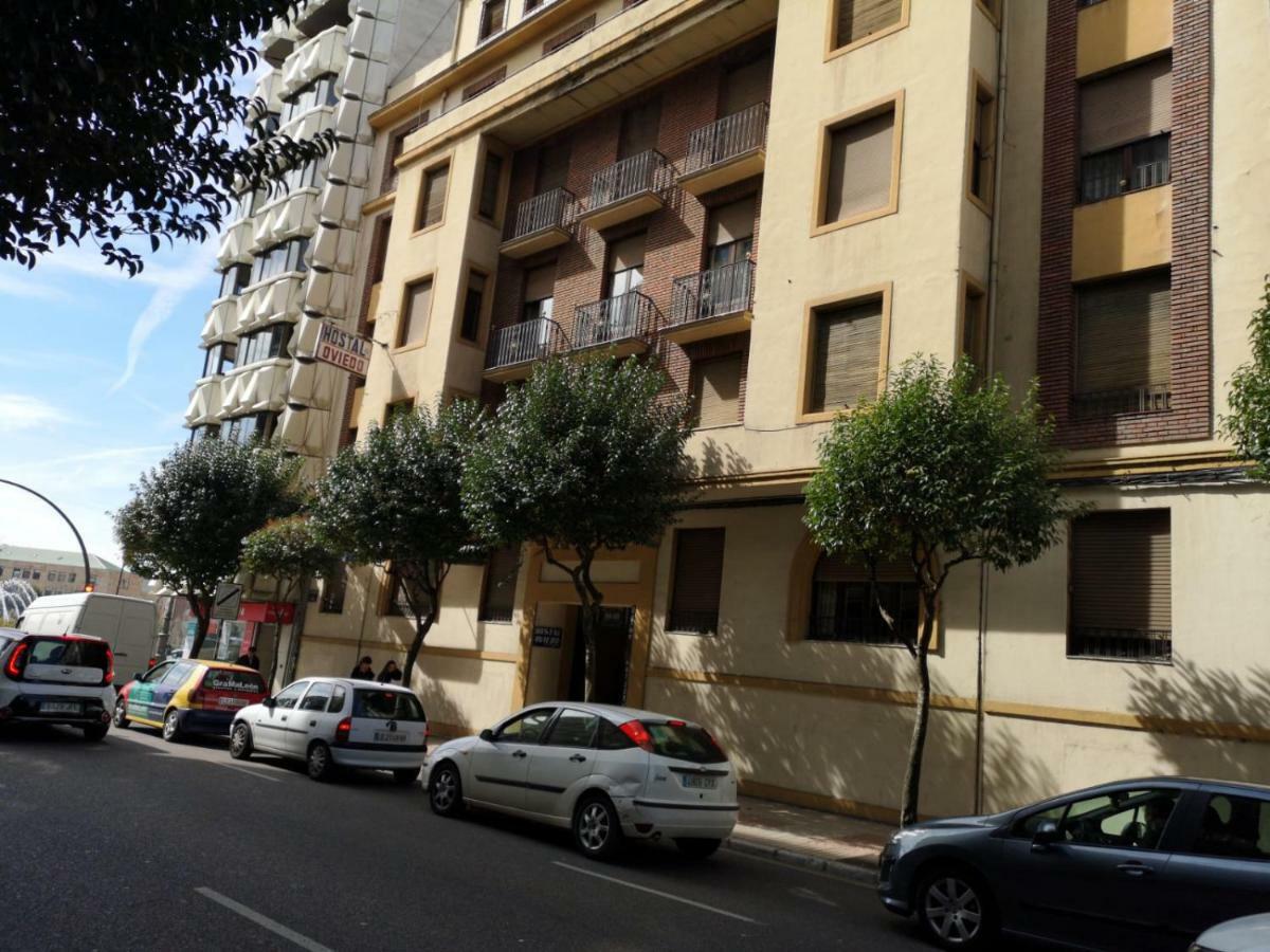 Готель Hostal Oviedo Леон Екстер'єр фото