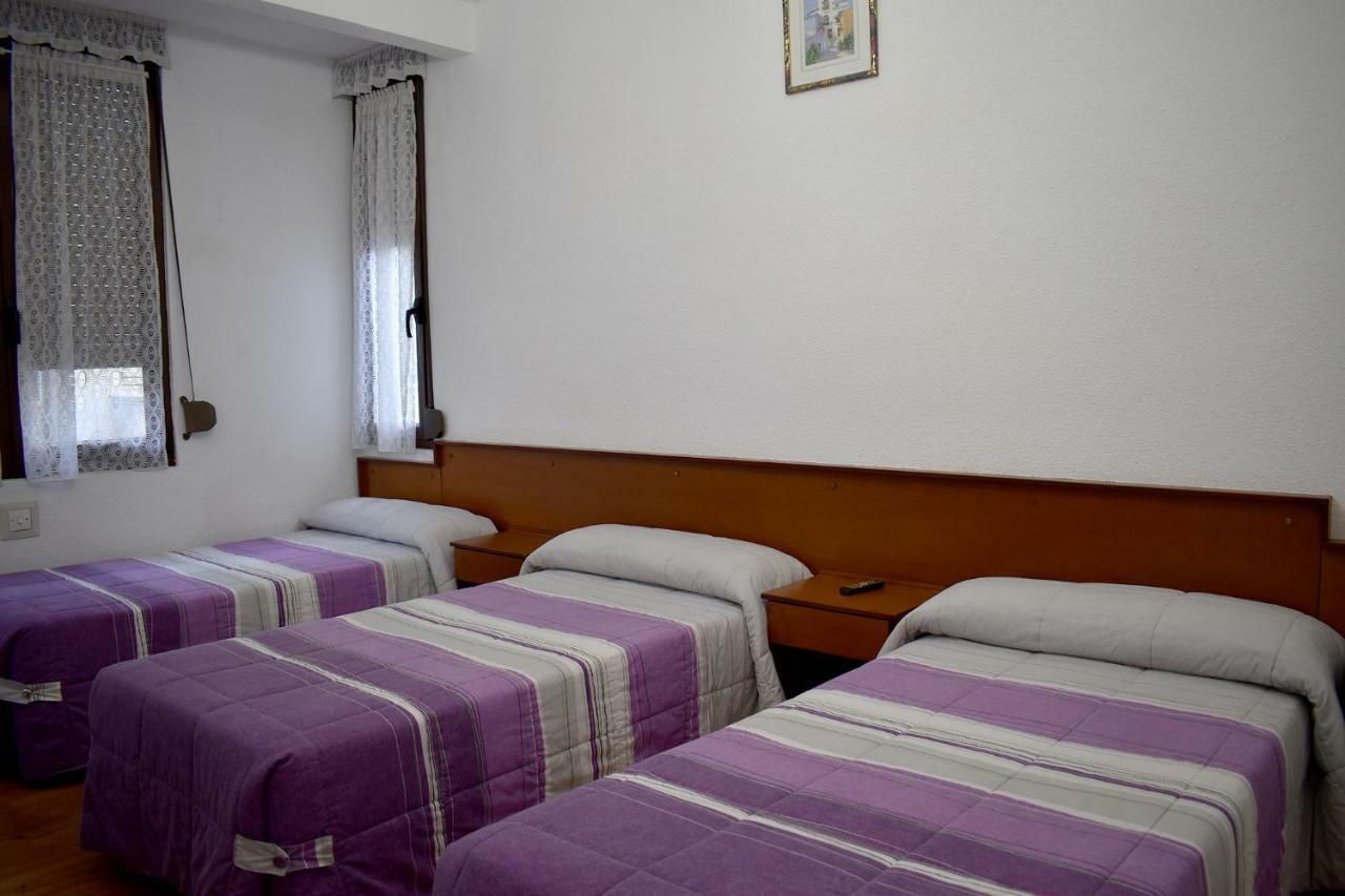 Готель Hostal Oviedo Леон Екстер'єр фото