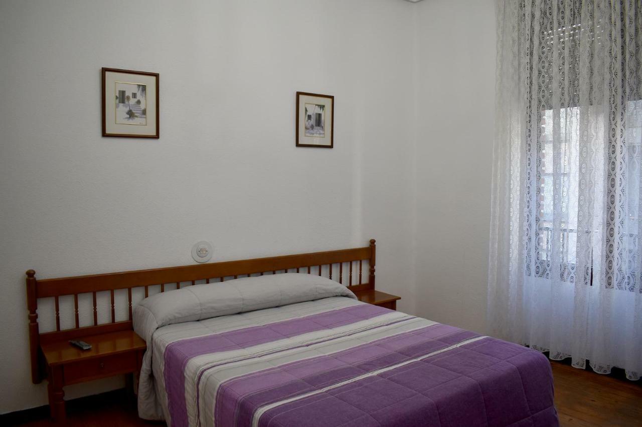 Готель Hostal Oviedo Леон Екстер'єр фото