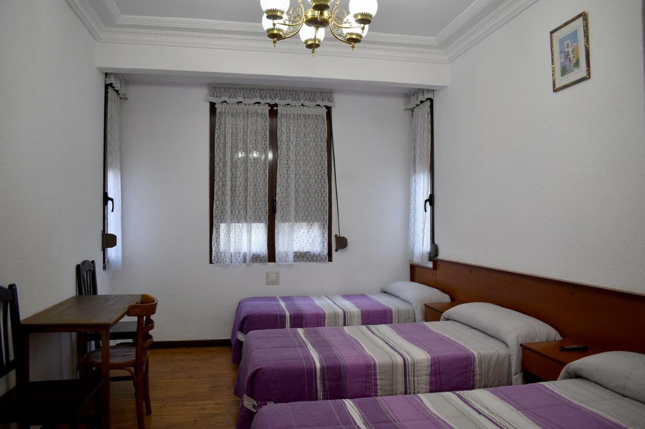 Готель Hostal Oviedo Леон Екстер'єр фото