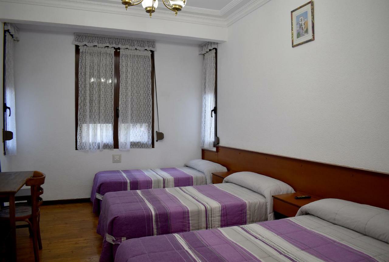 Готель Hostal Oviedo Леон Екстер'єр фото