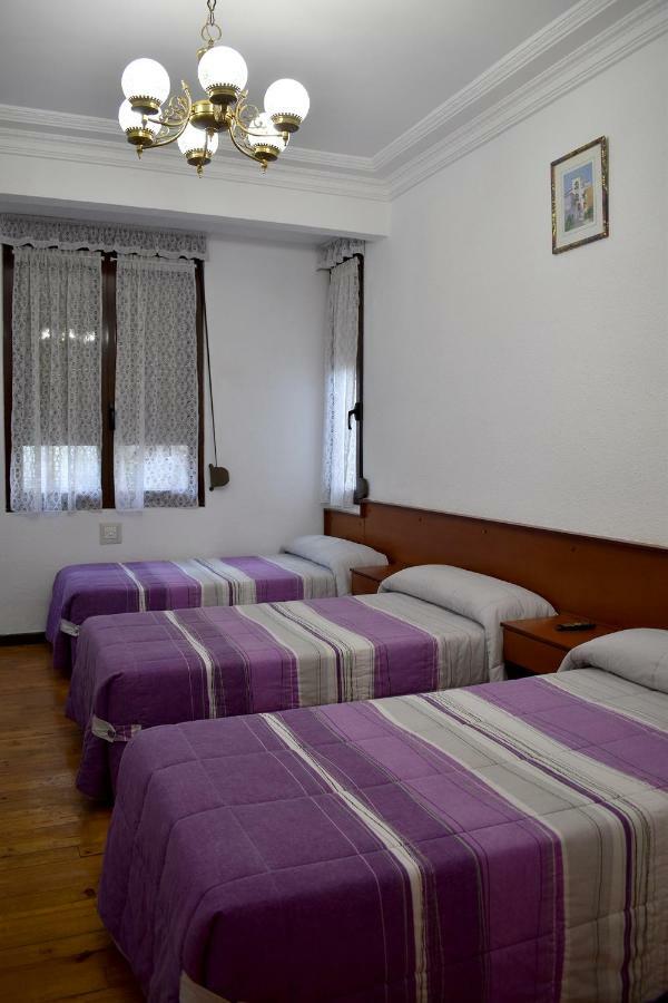 Готель Hostal Oviedo Леон Екстер'єр фото