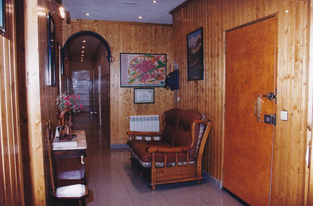 Готель Hostal Oviedo Леон Екстер'єр фото
